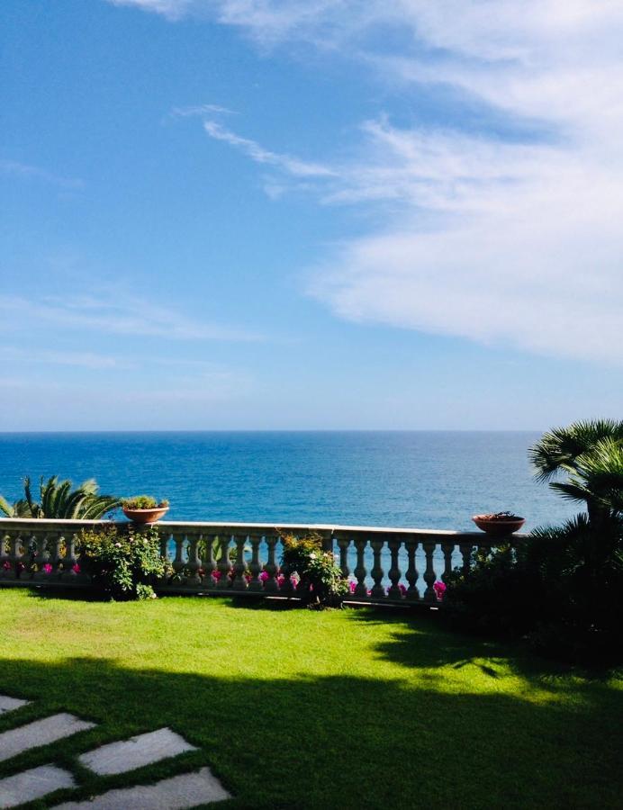 Sea View Suite Apartment In Historic Villa, Exclusive Experience Imperia Exteriör bild